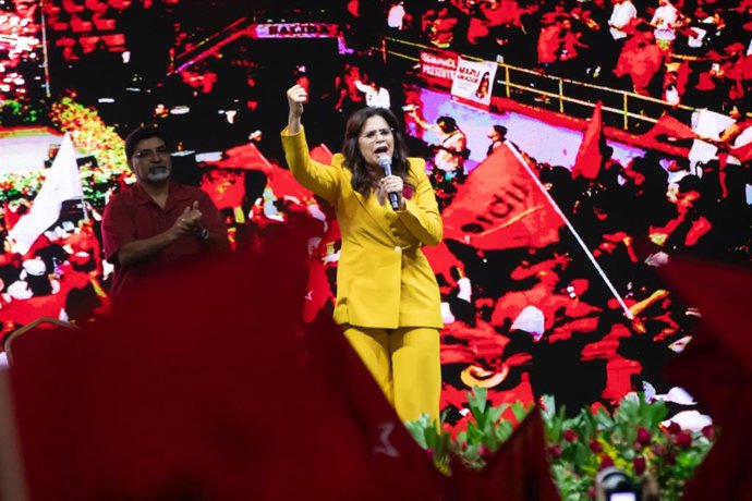 La candidata presidencial de LIBRE, Rixi Moncada