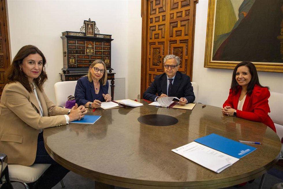 Firma de acuerdo de colaboración con la Asociación Española contra el Cáncer.