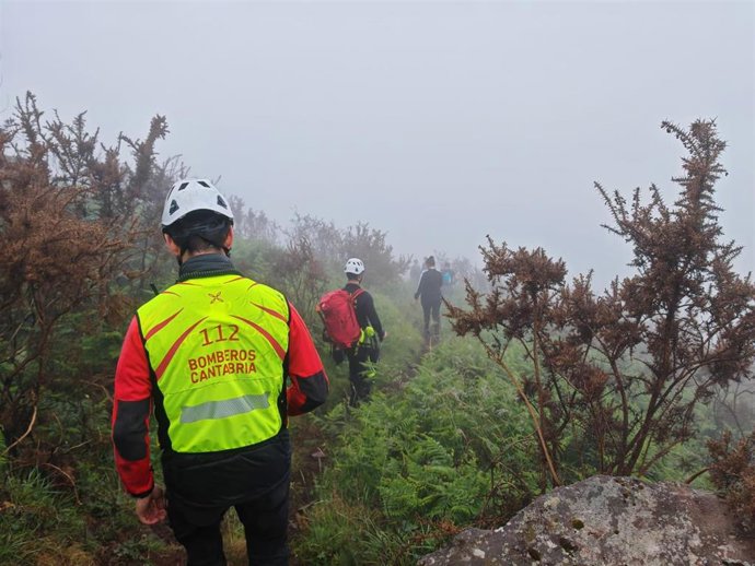 Rescatados cuatro senderistas perdidos en la Peña del Moro