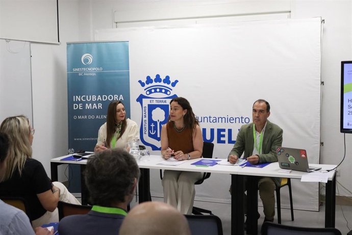 El encuentro se celebró en el Centro Municipal de Los Rosales de Huelva.