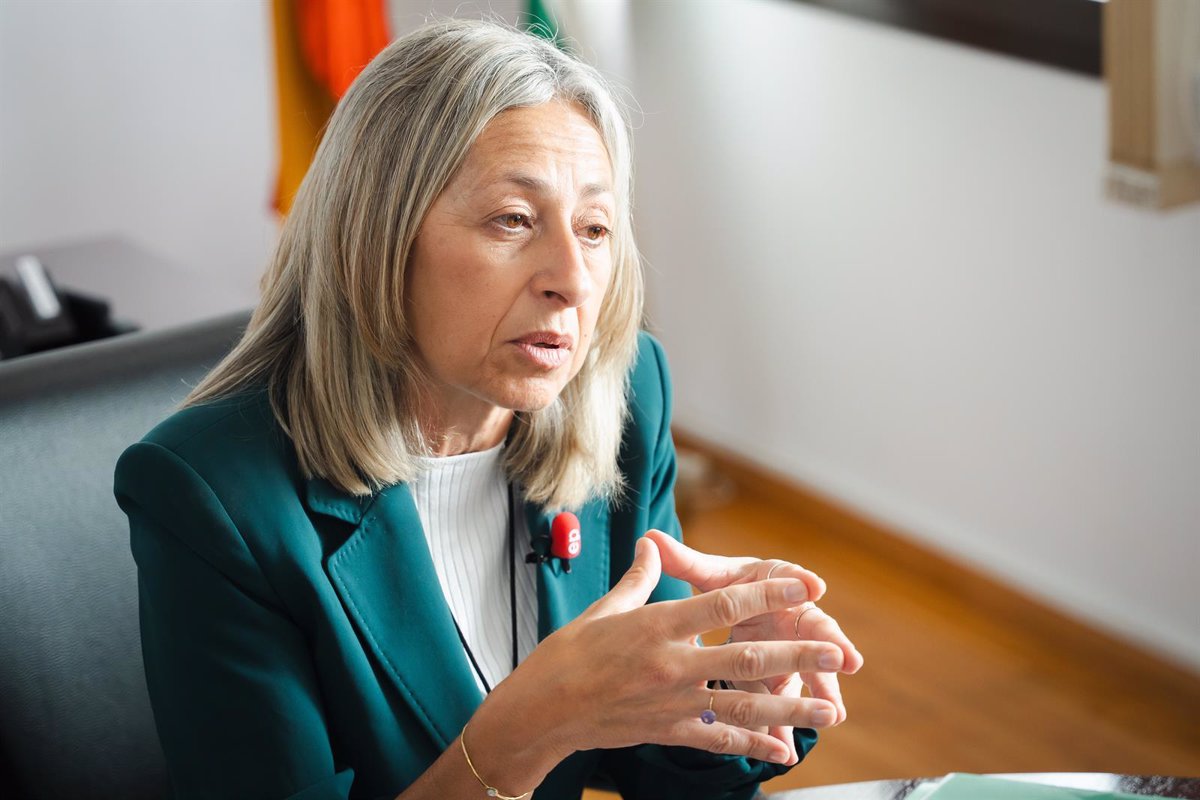 Hernández, consejera de Salud:  No es comprensible que haya que conseguir más de un 13,5 para entrar en Medicina 