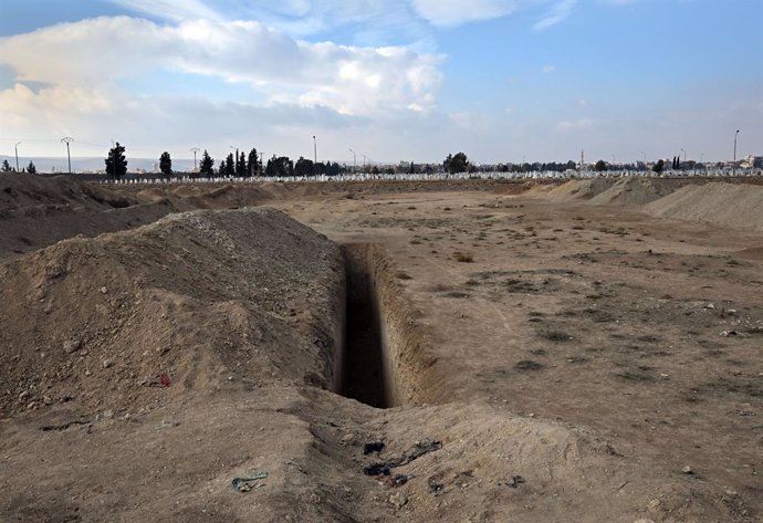 Archivo - Fotografía de archivo de una fosa común hallada en Najha tras la caída del régimen de Bashar al Assad en Siria en diciembre de 2024 por la ofensiva de yihadistas y rebeldes encabezados por Hayat Tahrir al Sham (HTS)