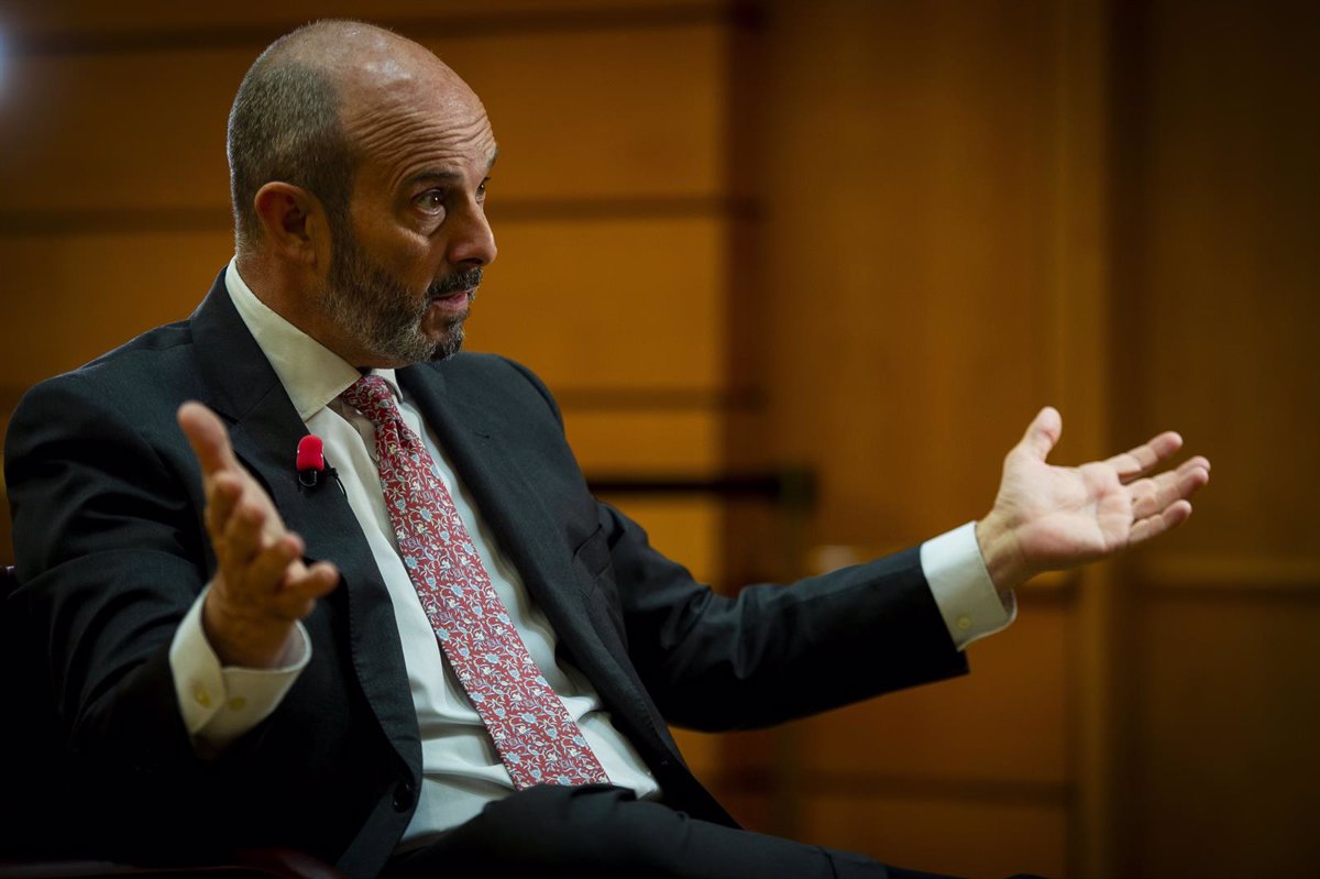 Rollán defiende dar a Mazón la  oportunidad  de llevar a cabo la reconstrucción tras ser  capaz  de aprobar presupuestos