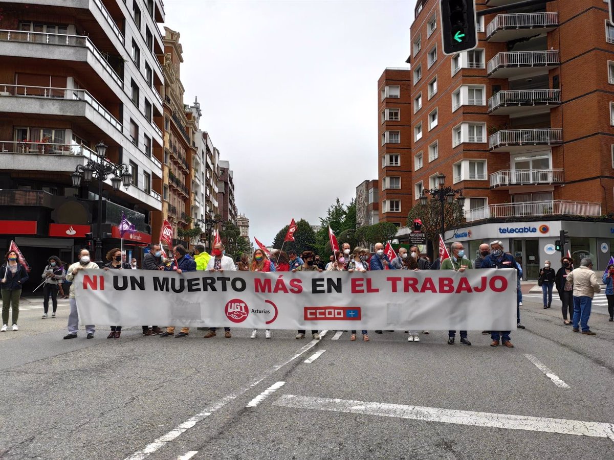 CCOO y UGT se concentran este lunes en Oviedo contra la siniestralidad laboral tras el accidente mortal en Coaña