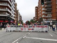 CCOO y UGT se concentran este lunes en Oviedo contra la siniestralidad laboral tras el accidente mortal en Coaña