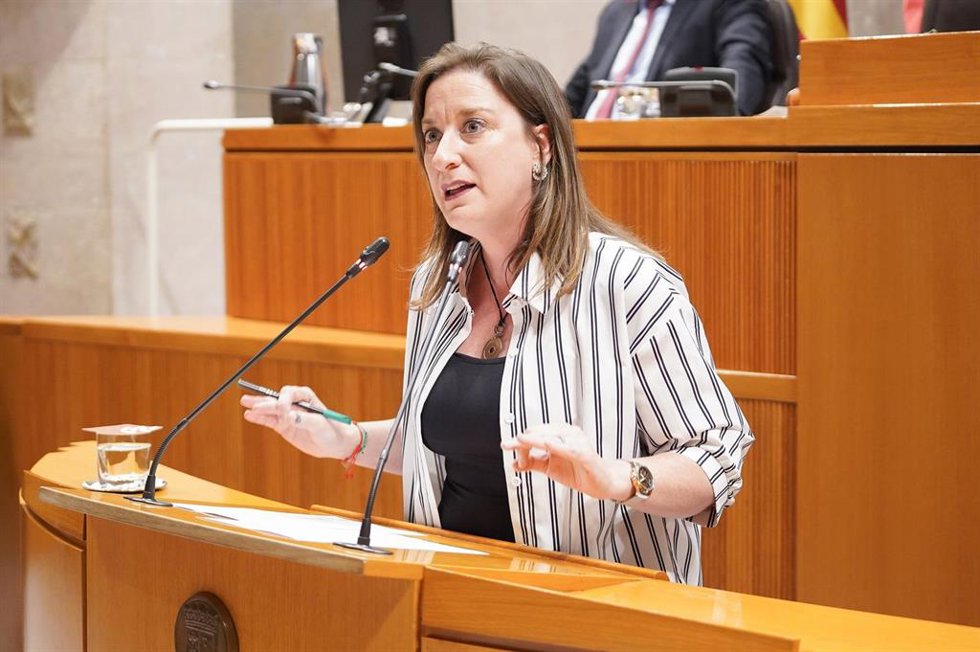La diputada del PSOE María Rodrigo en el Pleno de las Cortes de esta semana