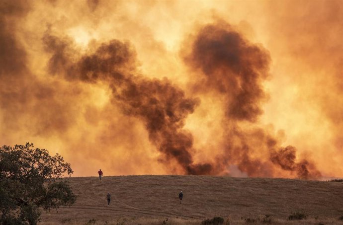 Archivo - Imagen de archivo del incendio Forestal en Almonaster la Real en 2020, desde el Paraje Olivargas.