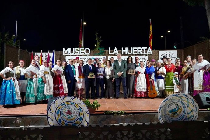 El Grupo de Coros y Danzas Asociación Regional Francisco Salzillo de Santomera recibirá el próximo 29 de septiembre la Medalla de Oro del municipio