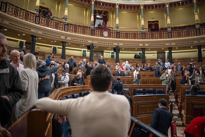 Archivo - Arquivo - Ciudadanos na Câmara durante o Dia das Portas Abertas, no Congresso dos Deputados, em 29 de novembro de 2024, em Madri (Espanha). Hoje e amanhã, 30 de novembro, serão realizadas as 28ª Jornadas de Puertas Abietas (Dia das Portas Aberta