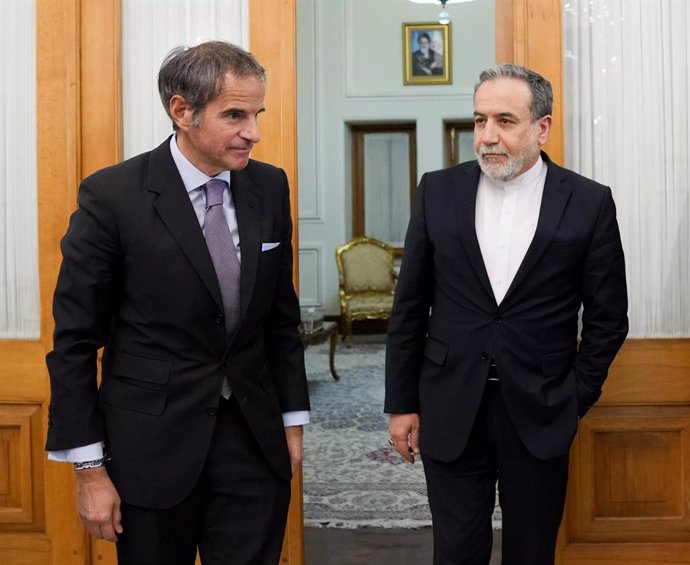 Archivo - April 17, 2025, Tehran, Iran: International Atomic Energy Agency (IAEA) Director General RAFAEL MARIANO GROSSI (L) meets with Iranian Foreign Minister ABBAS ARAGHCHI (R) in Tehran. Grossi is visiting Tehran to meet with Iranian officials after t