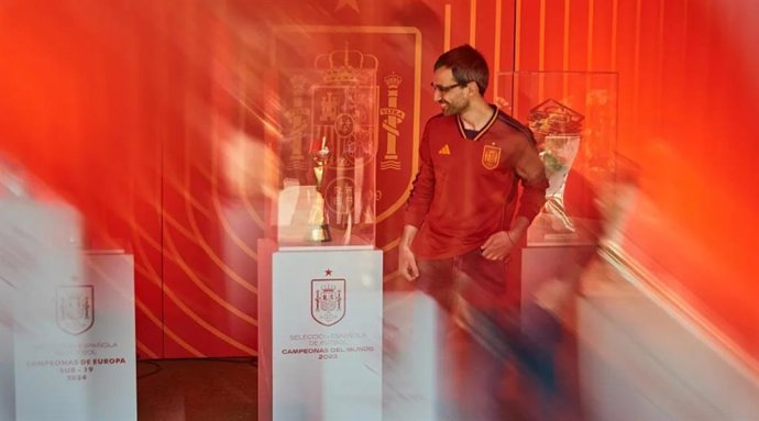 La Fan Zone de la selección española femenina reúne a cientos de aficionados en Barcelona