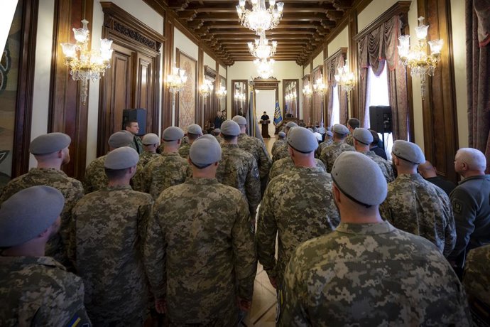 27 de maio de 2025, Ucrânia, Ucrânia, Ucrânia: O presidente ucraniano Volodymyr Zelensky se reúne com veteranos das Forças Especiais e famílias de soldados mortos para entregar prêmios estatais em Kiev, Ucrânia, em 27 de maio de 2025