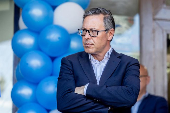 El secretario general del PP de Madrid, Alfonso Serrano, durante la inauguración de la nueva sede del Partido Popular de Pozuelo de Alarcón, a 23 de mayo de 2025, en Pozuelo de Alarcón, Madrid (España).  
