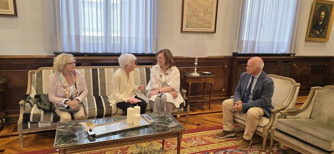 La presidenta de la Diputación de Palencia, Ángeles Armisén, se reúne con miembros de la Colonia Palentina en Cuba.