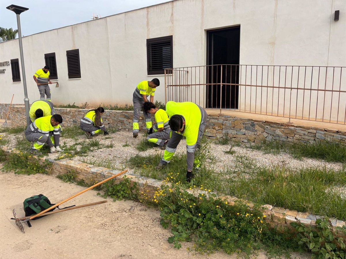 La CARM impulsa la formación en jardinería ambiental con prácticas en el Parque Regional de Las Salinas de San Pedro
