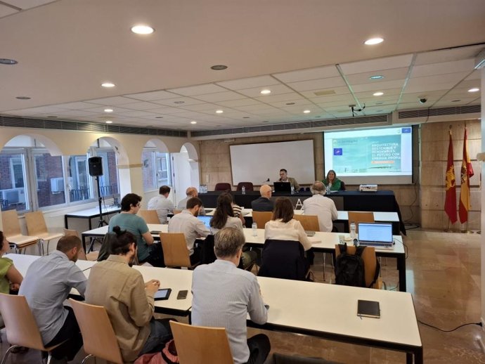 Imagen de la jornada desarrollada en el Colegio Oficial de Aparejadores y Arquitectos Técnicos de Zaragoza.