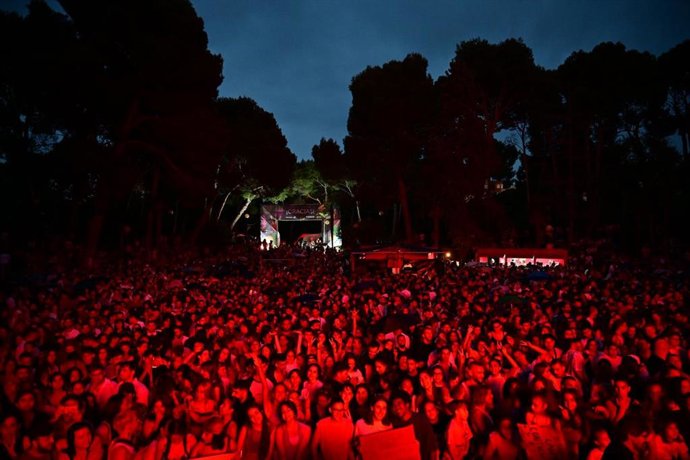 Ambiente en uno de los conciertos del ciclo Música al raso en el Parque Grande José Antonio Labordeta
