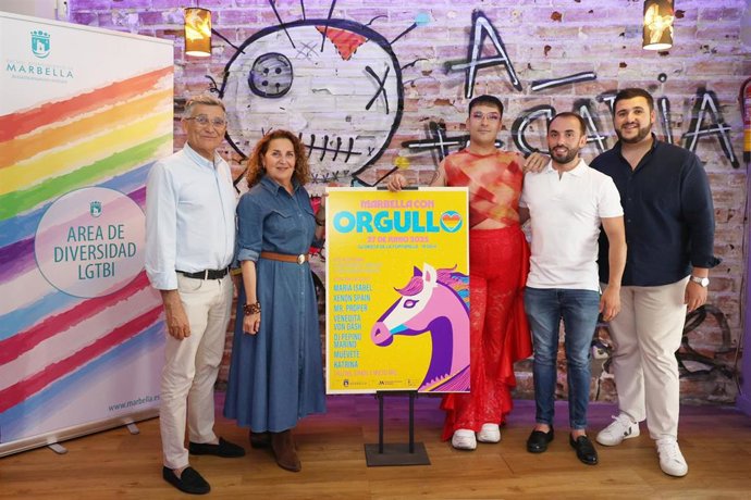 La presentación del evento ha corrido a cargo de la concejala de Igualdad, Isabel Cintado; el teniente de alcalde de San Pedro, Javier García, y los ediles de Participación Ciudadana y Juventud, Enrique Rodríguez y Alejandro González, respectivamente.