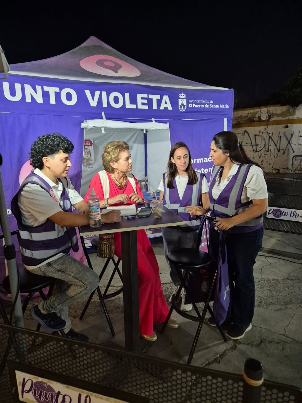 El Punto Violeta en la Feria de El Puerto 2025 ya ha informado a más de mil personas