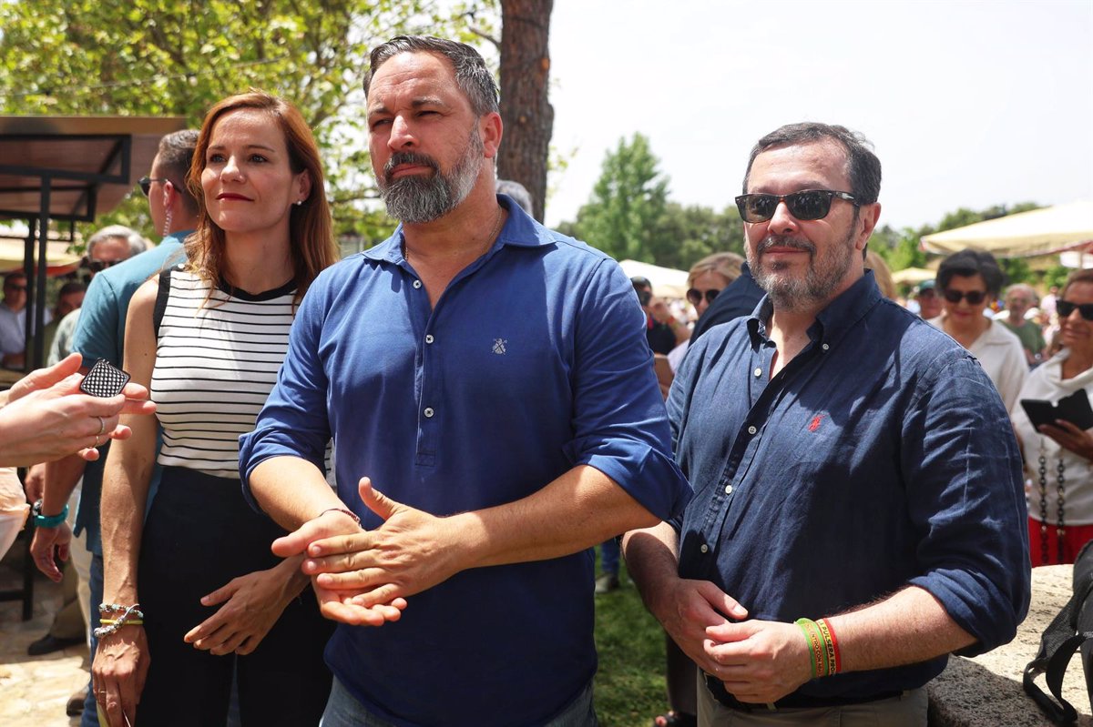Abascal exige al PP que aisle a Sánchez en Bruselas en lugar de convocar  concentraciones partidistas 