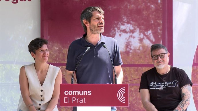 El ministro de Cultura, Ernest Urstasun, en un acto de los Comuns en El Prat de Llobregat (Barcelona)