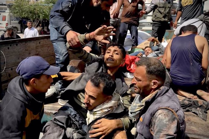 June 1, 2025, Khan Younis, Gaza Strip, Palestinian Territory: Plestinians transport the wounded and who lost their lives to Nasser Hospital In Khan Yunis after an Israeli soldiers opened fire at Palestinians trying to reach the points where US aid is dist