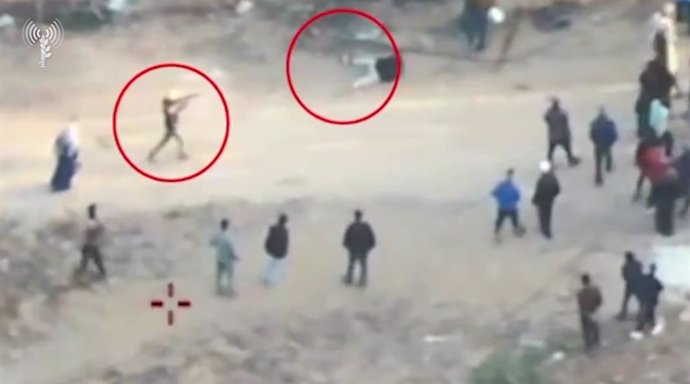 Un individuo armado dispara contra civiles gazatíes en Jan Yunis, en la Franja de Gaza