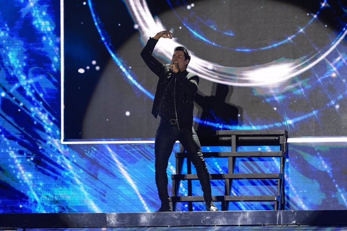 El artista, Chayanne durante el concierto en el Icónica Santalucía Fest, a 1 de junio de 2025 en Sevilla, Andalucía (España). La Plaza de España de Sevilla acoge un ciclo concierto del Icónica SantaLucía Fest con la actuación del artista Chayanne, en la q