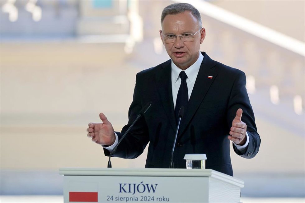 Archivo - El presidente de Polonia, Andrzej Duda, durate una rueda de prensa en la capital de Ucrania, Kiev (archivo)