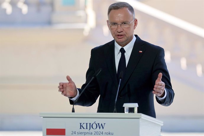 Archivo - El presidente de Polonia, Andrzej Duda, durate una rueda de prensa en la capital de Ucrania, Kiev (archivo)