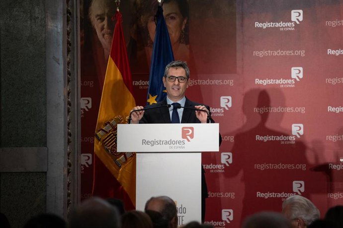 Archivo - El ministro para la Presidencia, Relaciones con las Cortes y Justicia, Félix Bolaños, interviene durante la entrega del Premio Gumersindo de Azcárate del Colegio de Registradores, en el Real Casino de Madrid, a 23 de octubre de 2024, en Madrid (