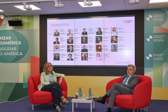 Archivo - (De izq. A dcha.) Núria Vilanova, presidenta de CEAPI, y Manuel Contreras, presidente del Grupo AZVI y miembro del Consejo Asesor Andaluz de CEAPI