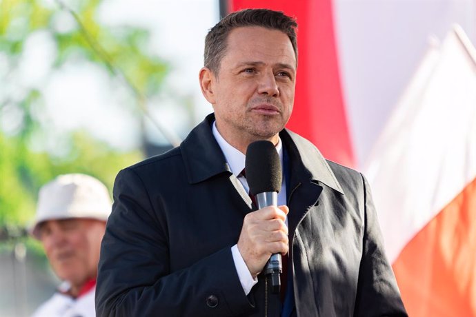 29 May 2025, Poland, Pabianice: Mayor of Warsaw, vice-chairman of Civic Platform (Platforma Obywatelska) and presidential candidate Rafal Trzaskowski speaks during an election rally at the old town square in Pabianice. Photo: Mikolaj Barbanell/SOPA Images