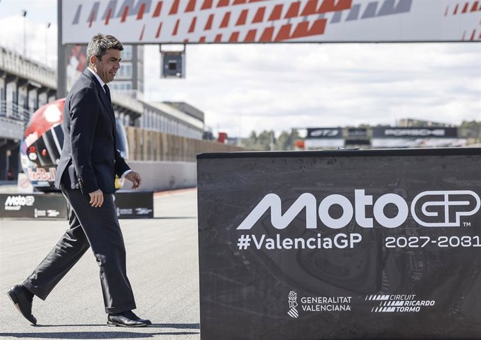 Archivo - El president de la Generalitat, Carlos Mazón, visita las obras de reconstrucción del Circuito Ricardo Tormo, a 25 de marzo