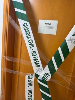 Uno de los baños del Destacamento de Tráfico de la Guardia Civil de Arrecife (Lanzarote) que ha sido clausurado