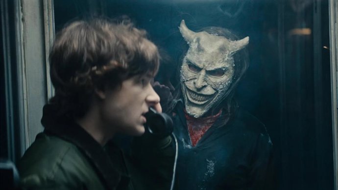 Ethan Hawke, acechante y sediento de venganza en el tráiler de Black Phone 2