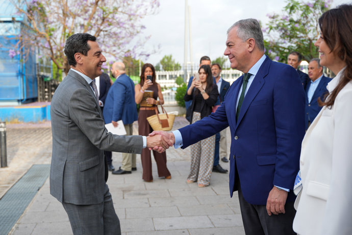 El alcalde de Sevilla, José Luis Sanz, y el presidente de la Junta de Andalucía, Juanma Moreno. 