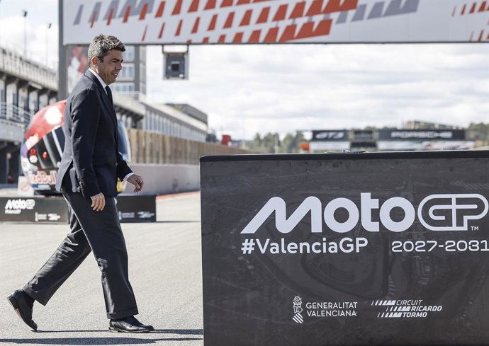Archivo - Arxiu - El president de la Generalitat, Carlos Mazón, visita les obres de reconstrucció del Circuit Ricardo Tormo, a 25 de març