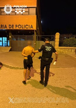 Imagen del individuo detenido por la Policía Local