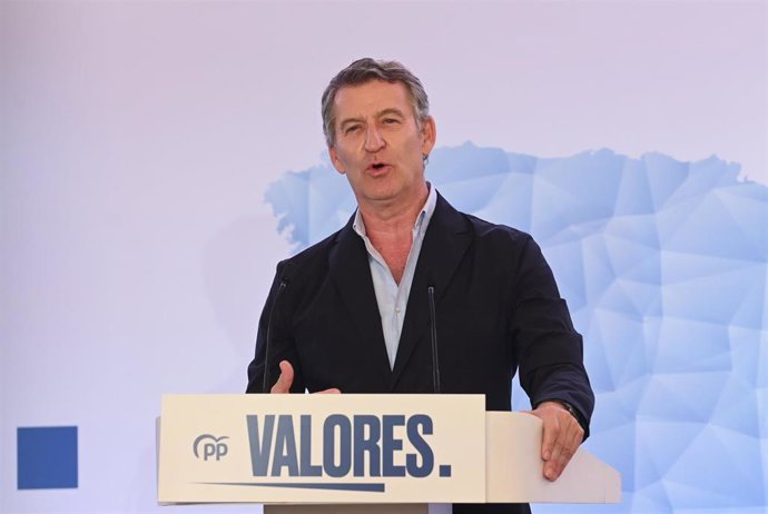 El presidente del Partido Popular, Alberto Núñez Feijóo, interviene durante un acto del Partido Popular, en el Hotel Hiberus, a 31 de mayo de 2025, en Zaragoza, Aragón (España).