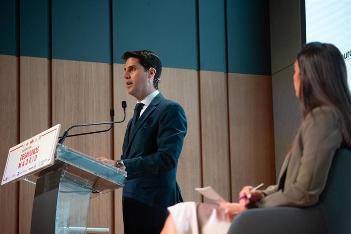 El consejero de Educación, Ciencia y Universidades de la Comunidad de Madrid, Emilio Viciana, durante un Desayuno Madrid organizado por Europa Press, en el Auditorio Meeting Place, a 26 de mayo de 2025, en Madrid (España).