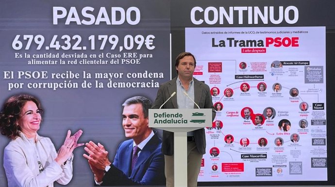 El secretario general del PP-A, Antonio Repullo, este lunes en rueda de prensa en la sede regional.