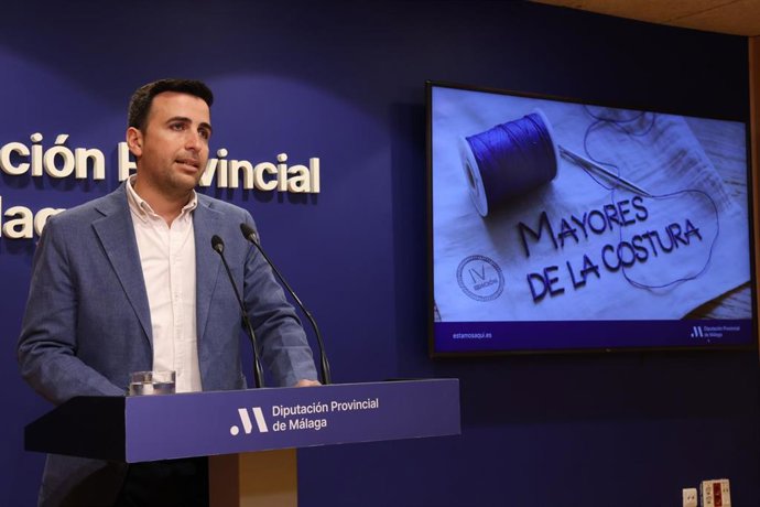 El diputado del área, José Santaolalla, subraya el compromiso de la institución provincial para fomentar la lucha contra soledad y el envejecimiento activo de las personas mayores