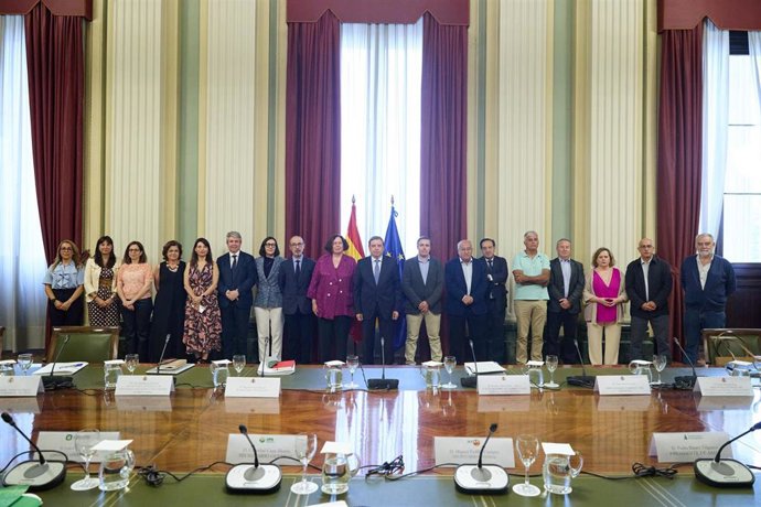 El ministro de Agricultura, Pesca y Alimentación, Luis Planas, el Secretario General de COAG, Miguel Padilla, el presidente de ASAJA, Pedro Barato , el cordinador estatal de UdU, Luis Cortés Isidro, el miembro del comité ejecutivo de ASAJA, Donaciano Dujo