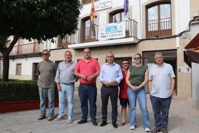 Reunión en Villatorres de Víctor Torres con los alcaldes y la plataforma de la A-6000