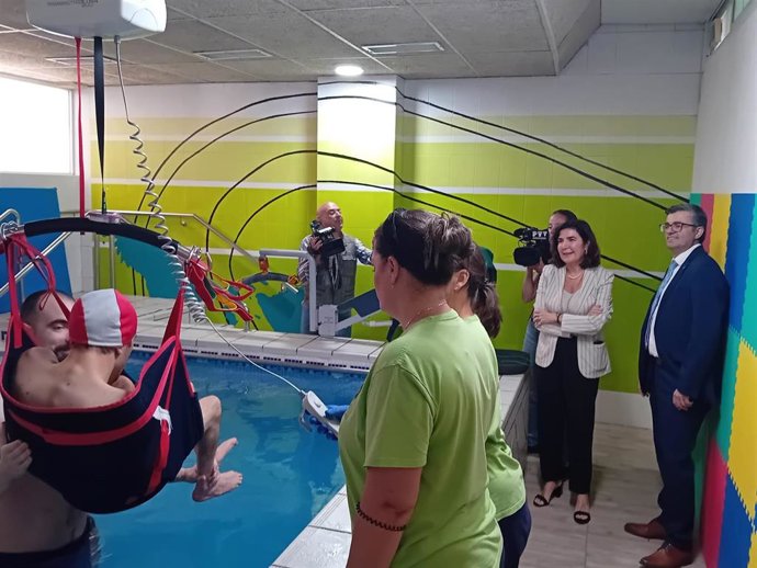 La consejera de Empleo, Rocío Blanco, ha visitado este lunes la Asociación Granadina de Atención a Personas con Parálisis Cerebral