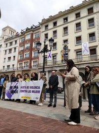 Una concentración en Logroño condena y repulsa los últimos asesinatos por violencia machista y vicaria