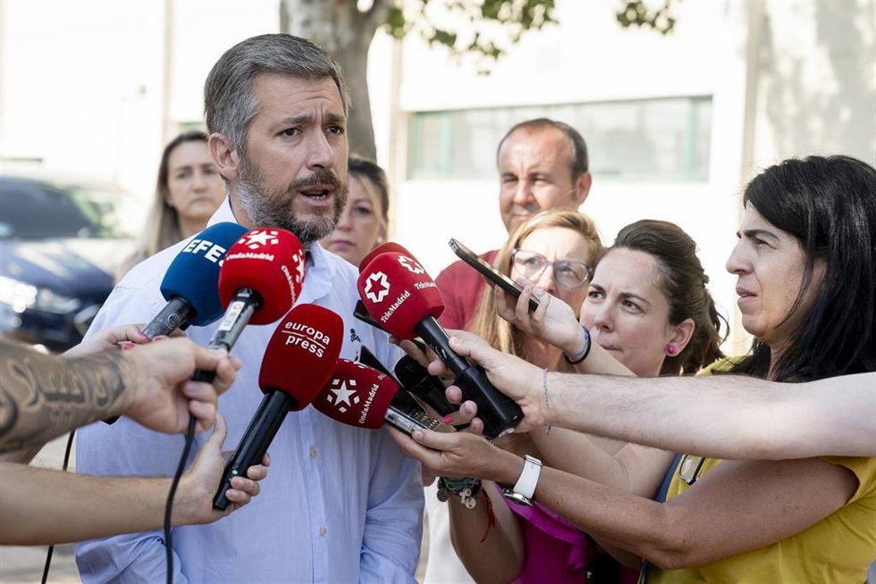 Archivo - El consejero de Presidencia, Justicia y Administración Local de la Comunidad de Madrid, Miguel Ángel García Martín, atiende a los medios de comunicación durante su visita al Puesto de Mando Avanzado (PMA)