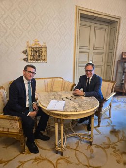 Víctor Manuel Martín (I) y el Carlos García Carbayo (D).