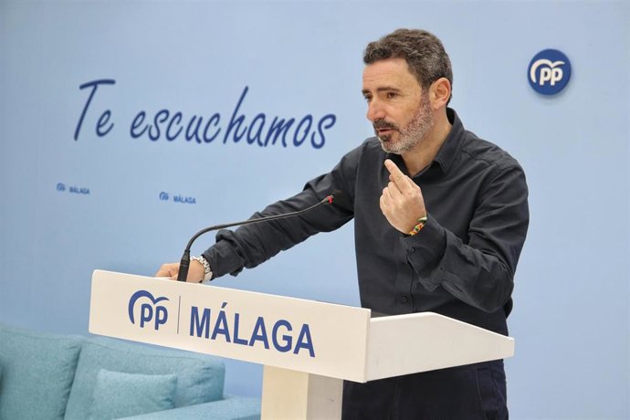 Archivo - El secretario general del PP de Málaga, José Ramón Carmona, en rueda de prensa